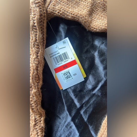 Cropped Cable Knit Toggle Hoodie – Cottagecore Fall Staple - Picture 6 of 7